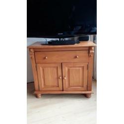 Dressoir in antiek grenen en apart TV meubel