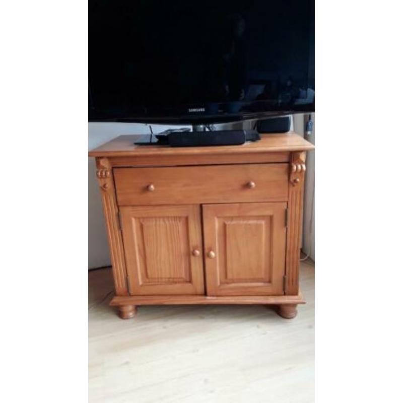 Dressoir in antiek grenen en apart TV meubel