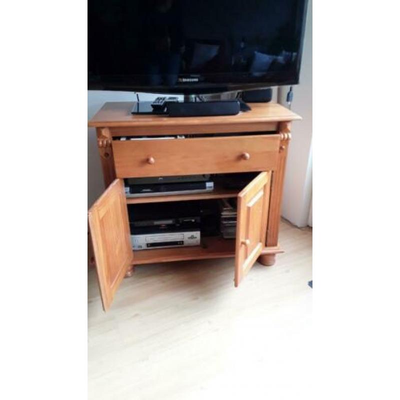 Dressoir in antiek grenen en apart TV meubel