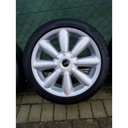 Te koop set mini Countryman velgen+banden 18 inch