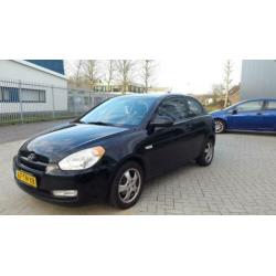 Hyundai Accent 1.4i Dynamic Zwart