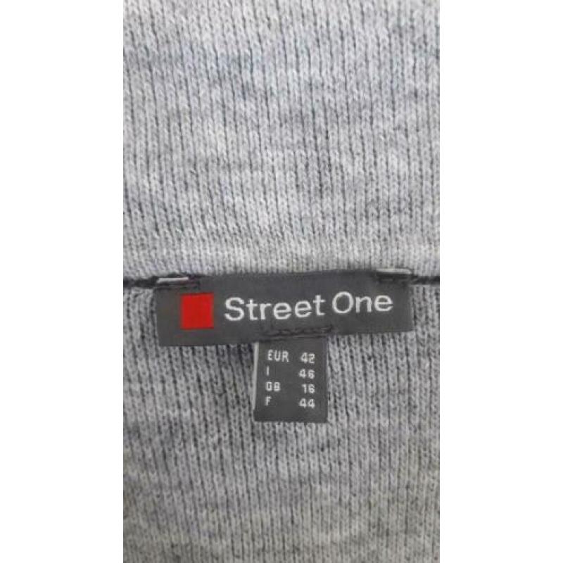 Nieuw vest van Street One maat 42. Donkergrijs/lichtgrijs.