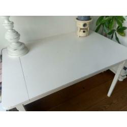 Wit brocante, landelijke tafel