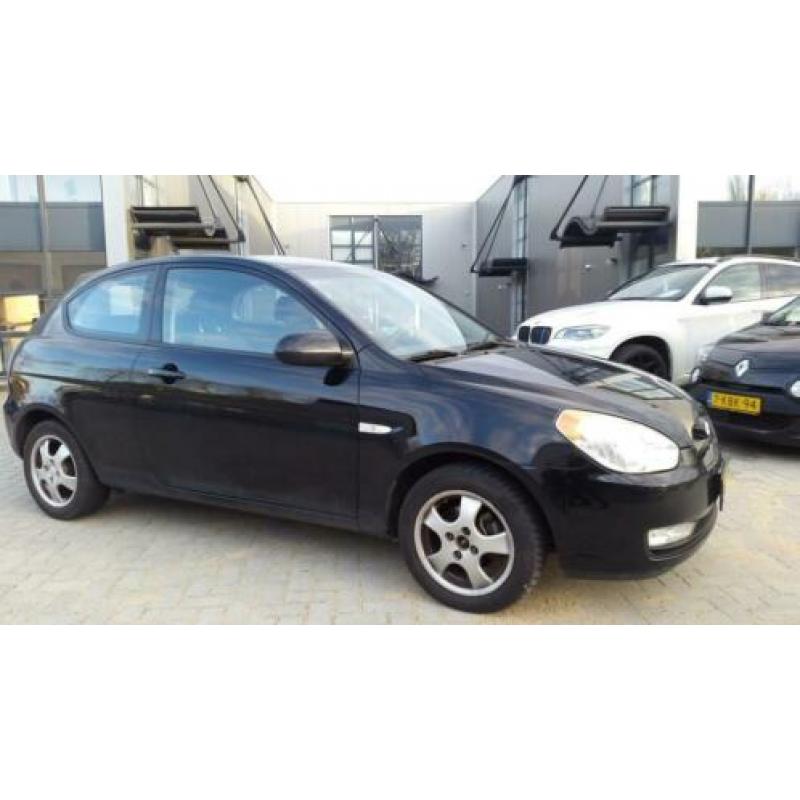 Hyundai Accent 1.4i Dynamic Zwart