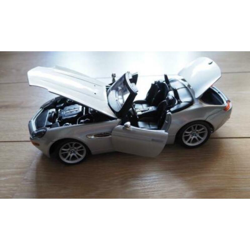 Maisto BMW Z8 in schaal 1/18