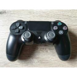 Playstation 4 controller, moet met kabel gebruikt worden