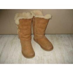 Uggs Bailey button maat 38