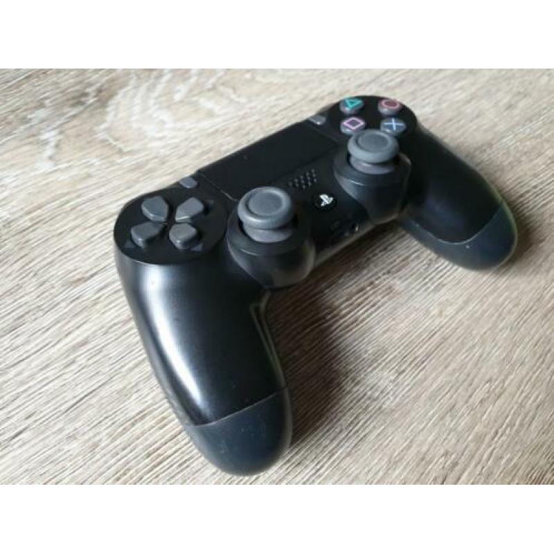 Playstation 4 controller, moet met kabel gebruikt worden