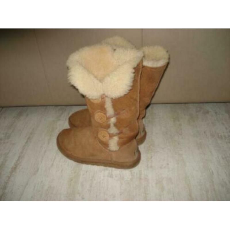 Uggs Bailey button maat 38