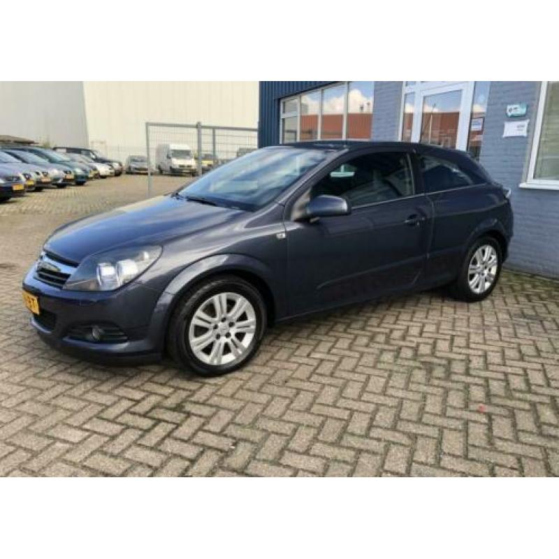 Opel Astra GTC 1.6 Executive