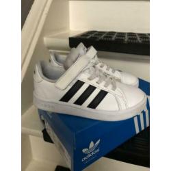 Adidas Schoenen zgan Maat 28