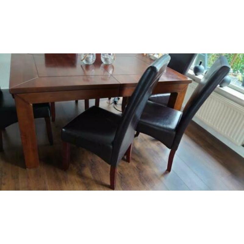 Mooie, massieve, uitklapbare tafel + 6 stoelen