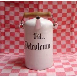 Wit emaille 1½ liter petroleumkan. 7 maart emaillebeurs.