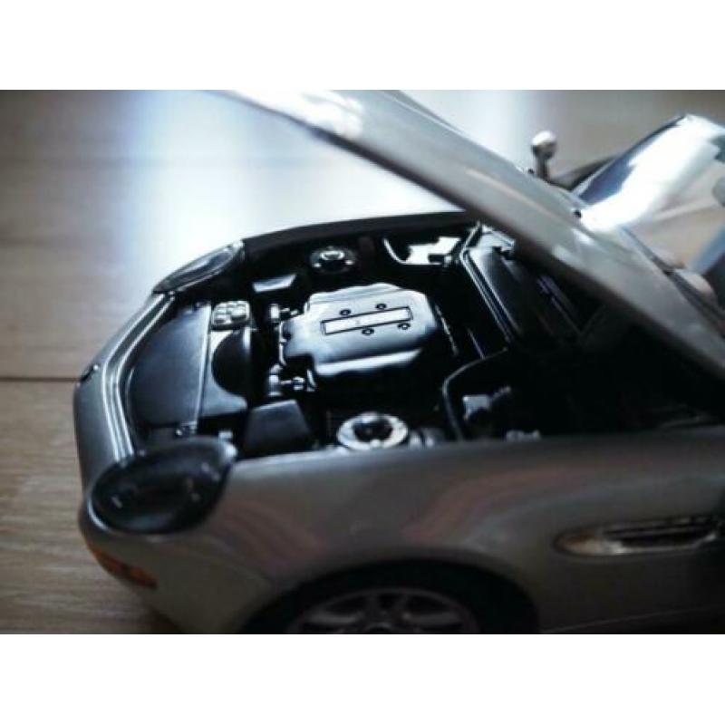 Maisto BMW Z8 in schaal 1/18