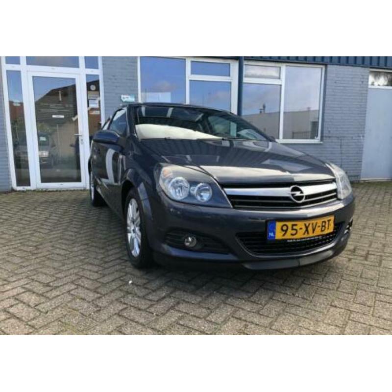 Opel Astra GTC 1.6 Executive