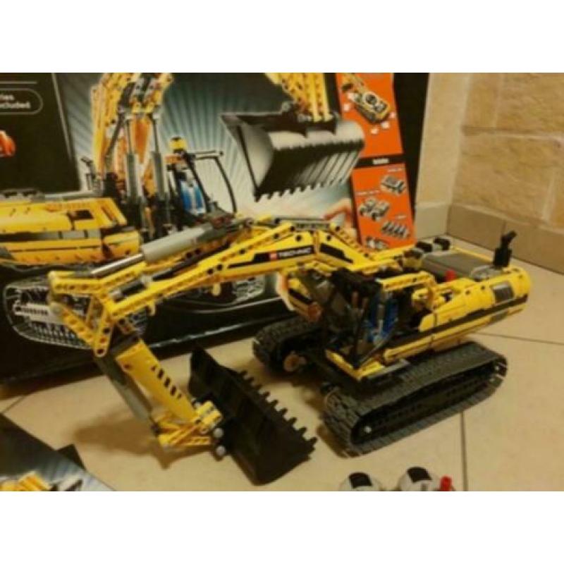 Lego Technic 8043 Motorized Excavator.