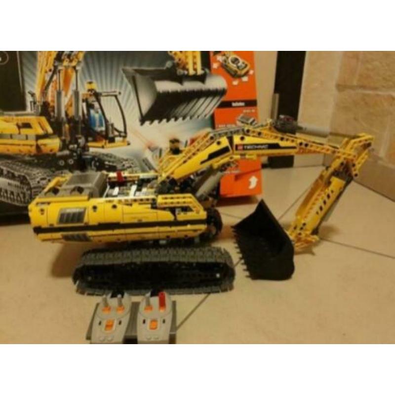 Lego Technic 8043 Motorized Excavator.