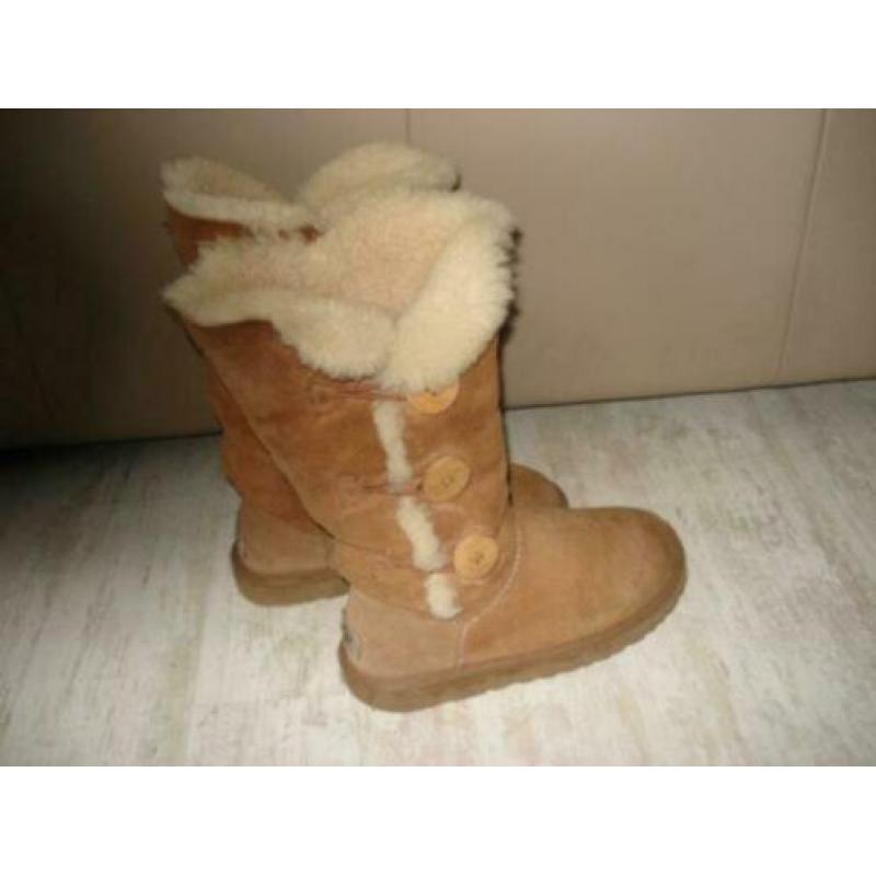 Uggs Bailey button maat 38