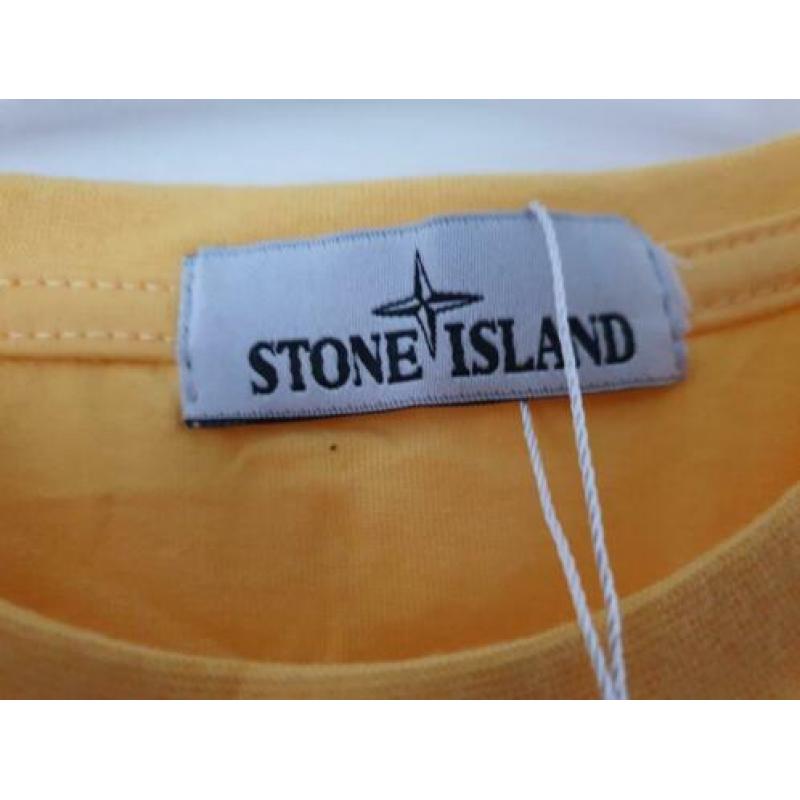 Stone Island. Geel T-Shirt. 100% Katoen. Maat: M.