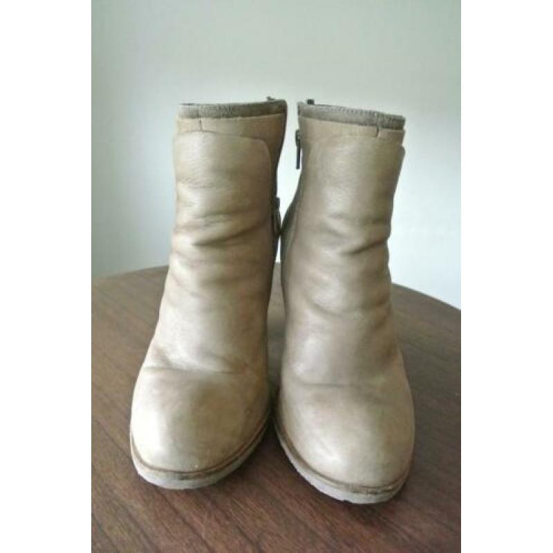 Schoenen OPRUIMING alles €5,- enkellaarsjes Cellini 38 taupe