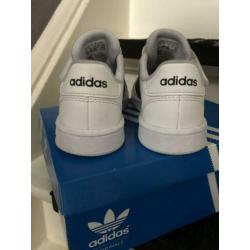 Adidas Schoenen zgan Maat 28