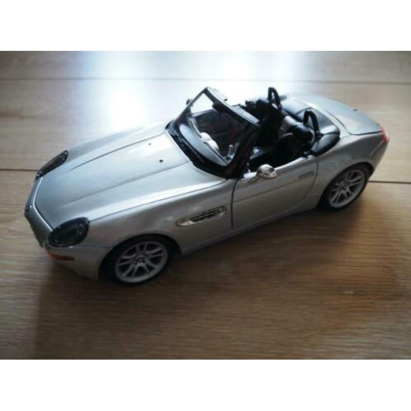 Maisto BMW Z8 in schaal 1/18