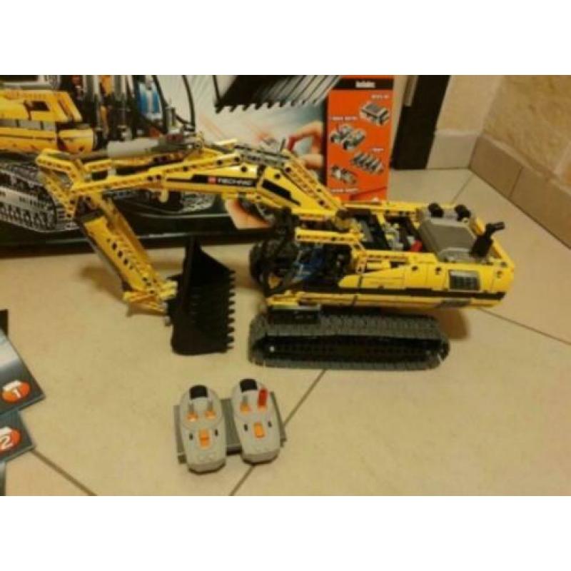 Lego Technic 8043 Motorized Excavator.