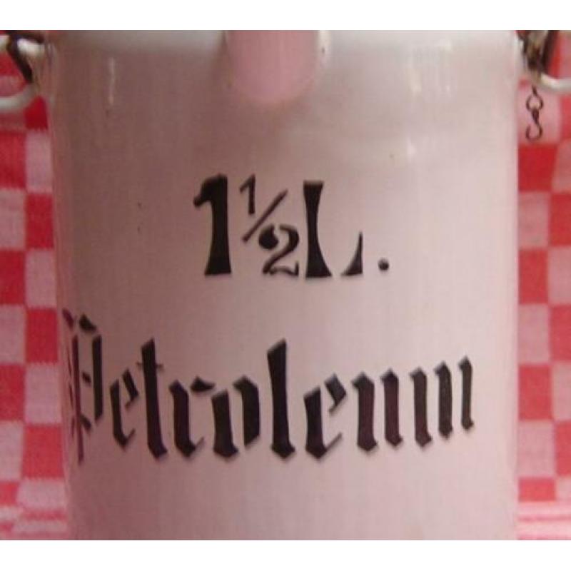 Wit emaille 1½ liter petroleumkan. 7 maart emaillebeurs.