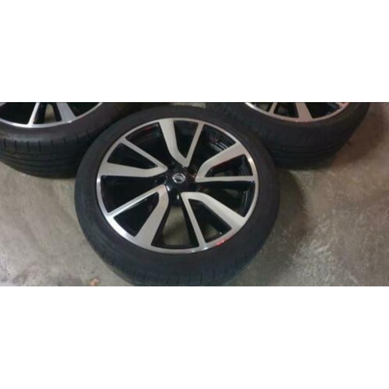 ? Originele Nissan Qashqai Tekna Velgen met Banden + TPMS