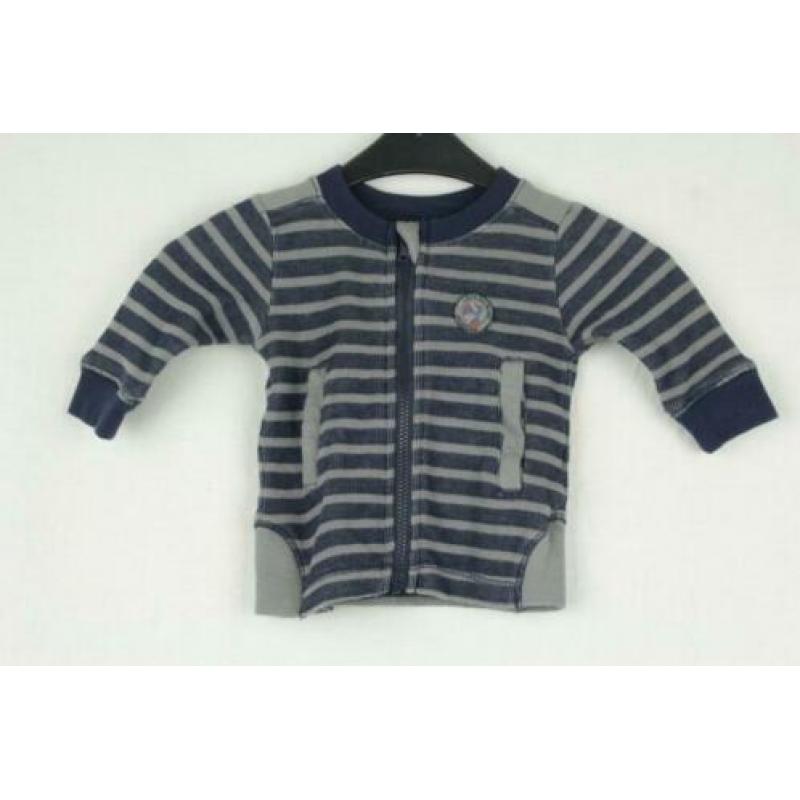 Stoer blauw-grijs jongensvest.Mt 50.Merk Name It