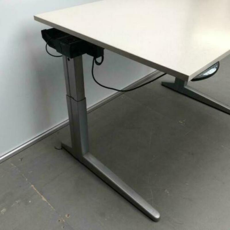 Ahrend Essa elektrisch instelbaar bureau 120x80 grijs blad