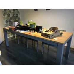 Buffetkast (verkocht), eettafel en televisiemeubel