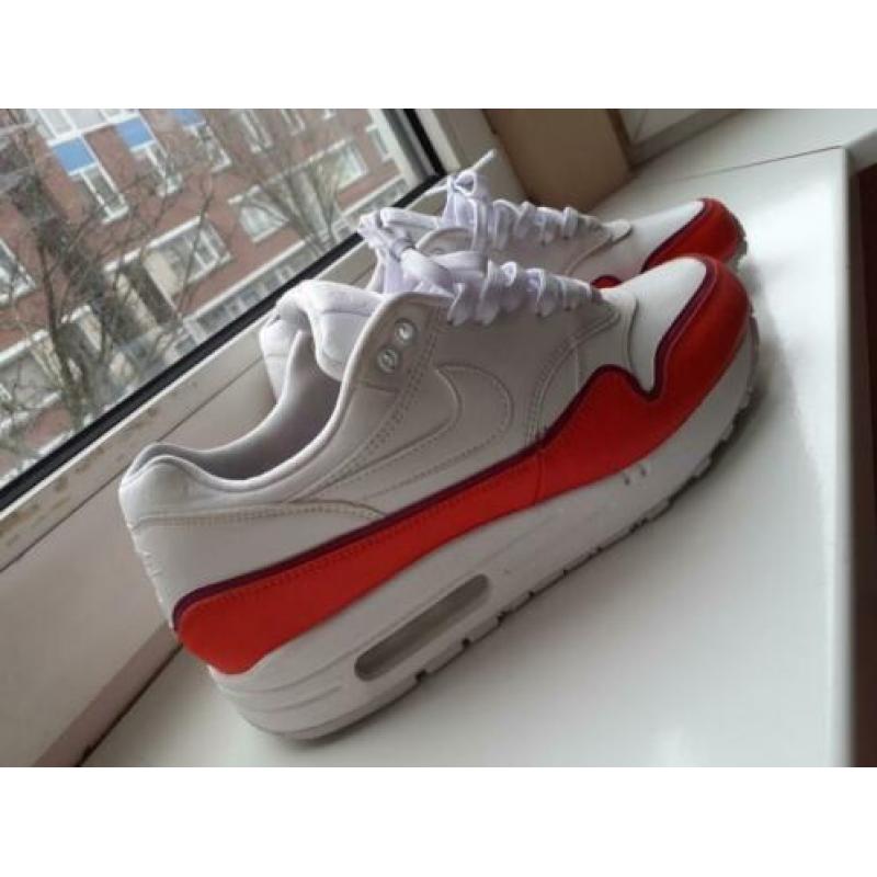 Nike Wmns Air Max 1 SE Overbranded White/White-Team Orange-