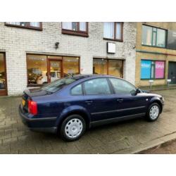 Volkswagen Passat 1.8 20V 92KW 2000 Blauw NIEUW APK 2e eig