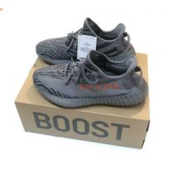 Yeezy Boost 350 V2 Beluga 2.0 Maat 42 2/3