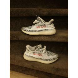 FAKE, Adidas Yeezy Boost 350 V2 Zebra!!