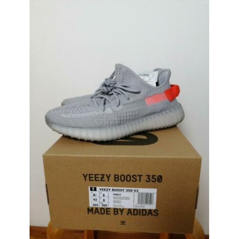 Yeezy tail light 42 (8.5 us)