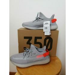 Yeezy tail light 42 (8.5 us)