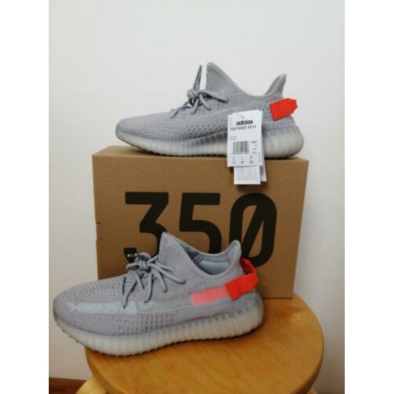 Yeezy tail light 42 (8.5 us)