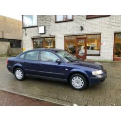 Volkswagen Passat 1.8 20V 92KW 2000 Blauw NIEUW APK 2e eig