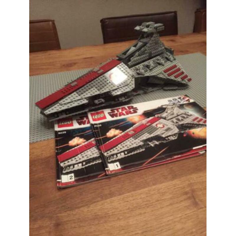 Lego 8039 Venator Class Republic attack cruiser