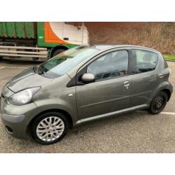 Toyota Aygo 1.0-12V Aspiration Green NIEUW APK 17-02-2021