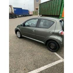 Toyota Aygo 1.0-12V Aspiration Green NIEUW APK 17-02-2021