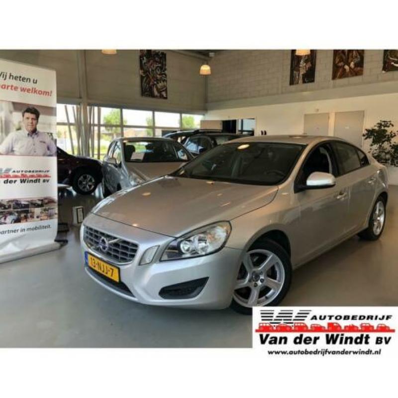 Volvo S60 2.0T Intro Edition Trekhaak Navigatie Cruise Contr