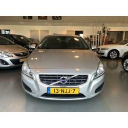 Volvo S60 2.0T Intro Edition Trekhaak Navigatie Cruise Contr