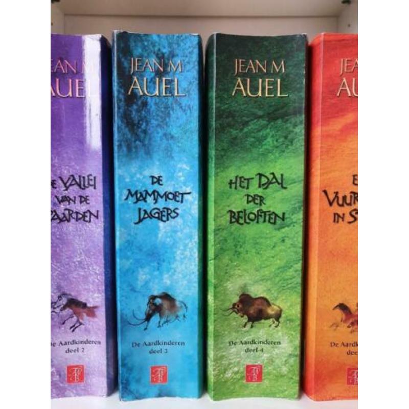 Boeken Jean M. Auel, Aardkinderen serie deel 1 t/m 5