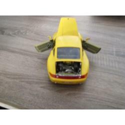 Vier modelauto,s 1:18 porsche/viper