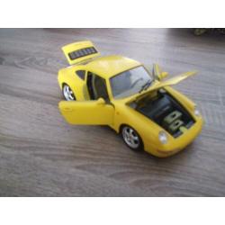 Vier modelauto,s 1:18 porsche/viper