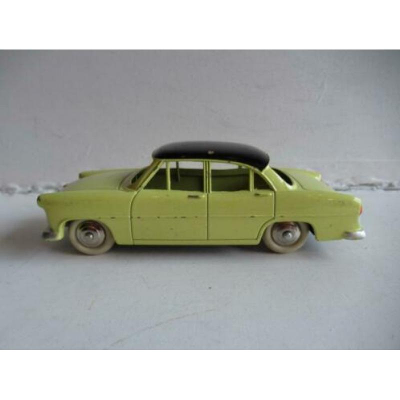 Dinky Toys Simca Versailles 24Z 1:43 Atlas