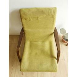 Vintage fauteuil op slanke pootjes. Retro design stoel